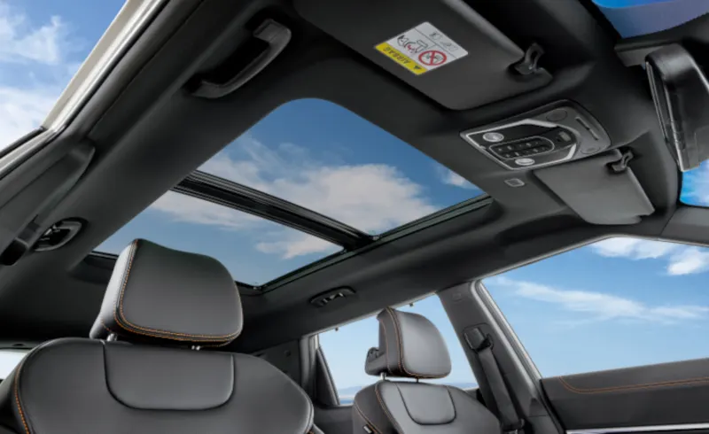 파노라마 선루프 KGM 공식 이미지